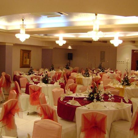 Safeer Plaza Hotel Маскат Екстериор снимка