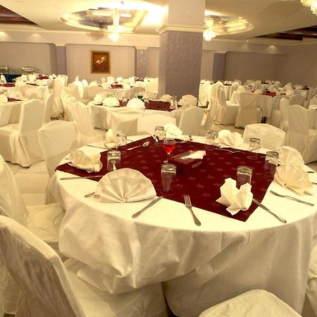 Safeer Plaza Hotel Маскат Екстериор снимка