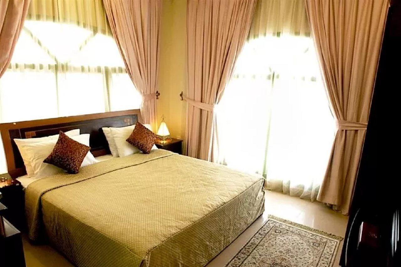 Safeer Plaza Hotel Маскат Екстериор снимка