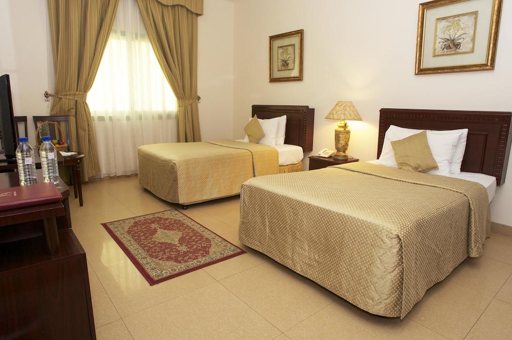 Safeer Plaza Hotel Маскат Екстериор снимка
