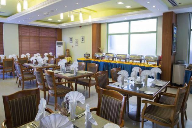Safeer Plaza Hotel Маскат Екстериор снимка