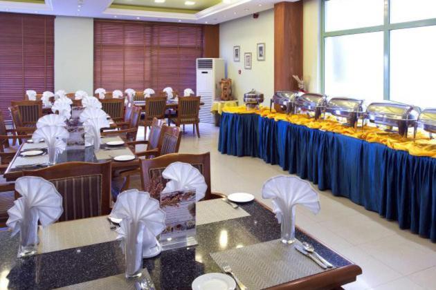 Safeer Plaza Hotel Маскат Екстериор снимка