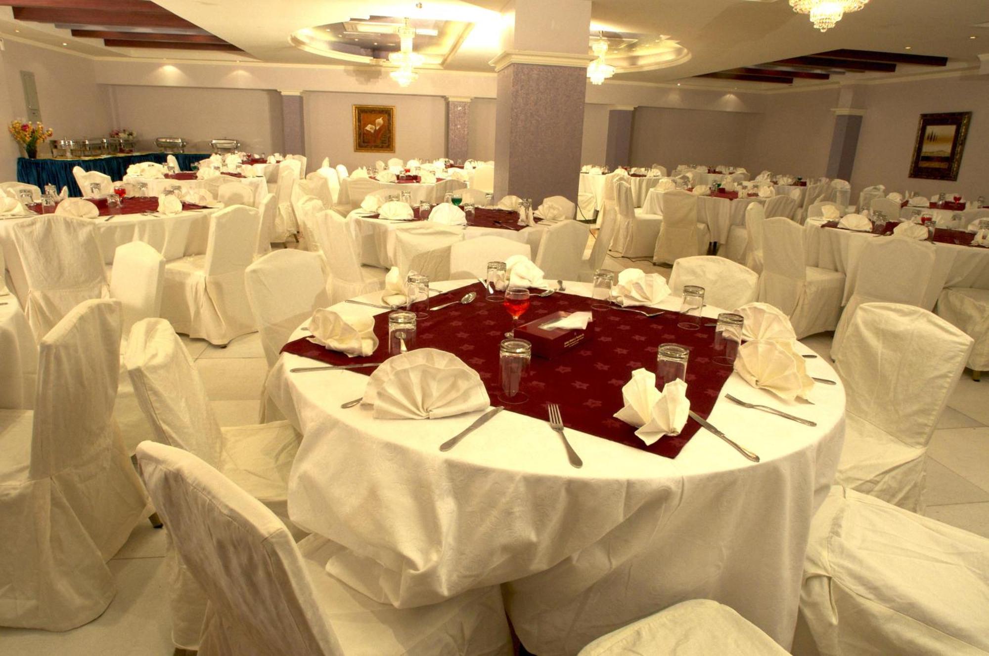 Safeer Plaza Hotel Маскат Екстериор снимка