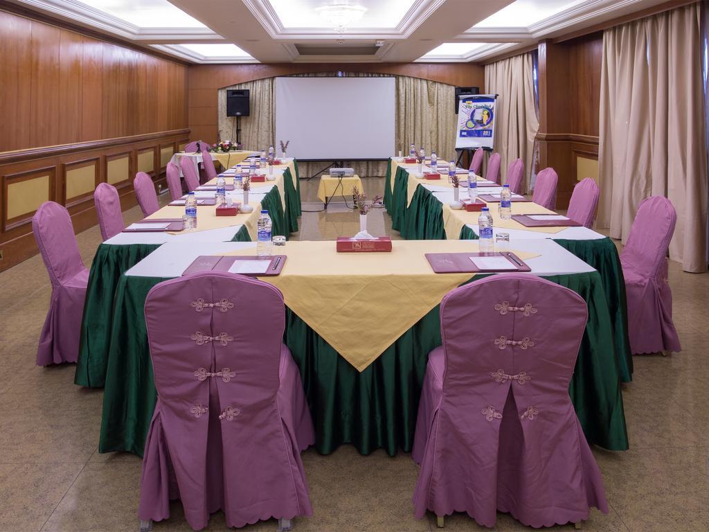 Safeer Plaza Hotel Маскат Екстериор снимка