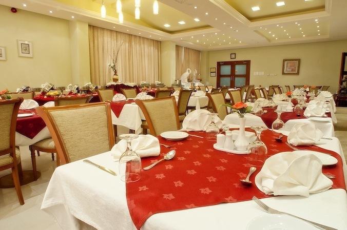 Safeer Plaza Hotel Маскат Екстериор снимка