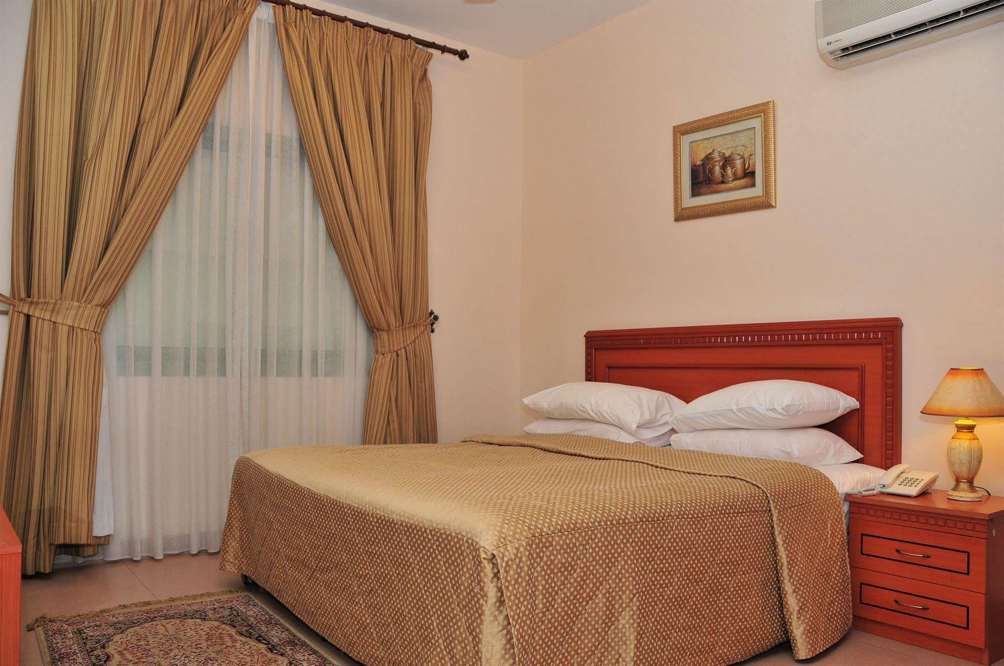 Safeer Plaza Hotel Маскат Стая снимка