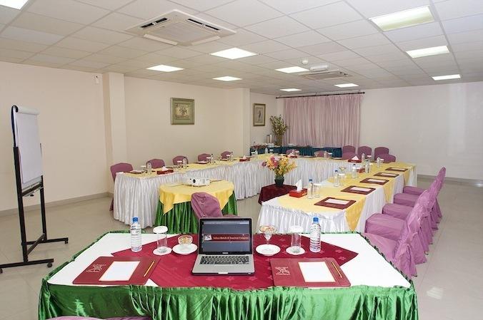 Safeer Plaza Hotel Маскат Екстериор снимка
