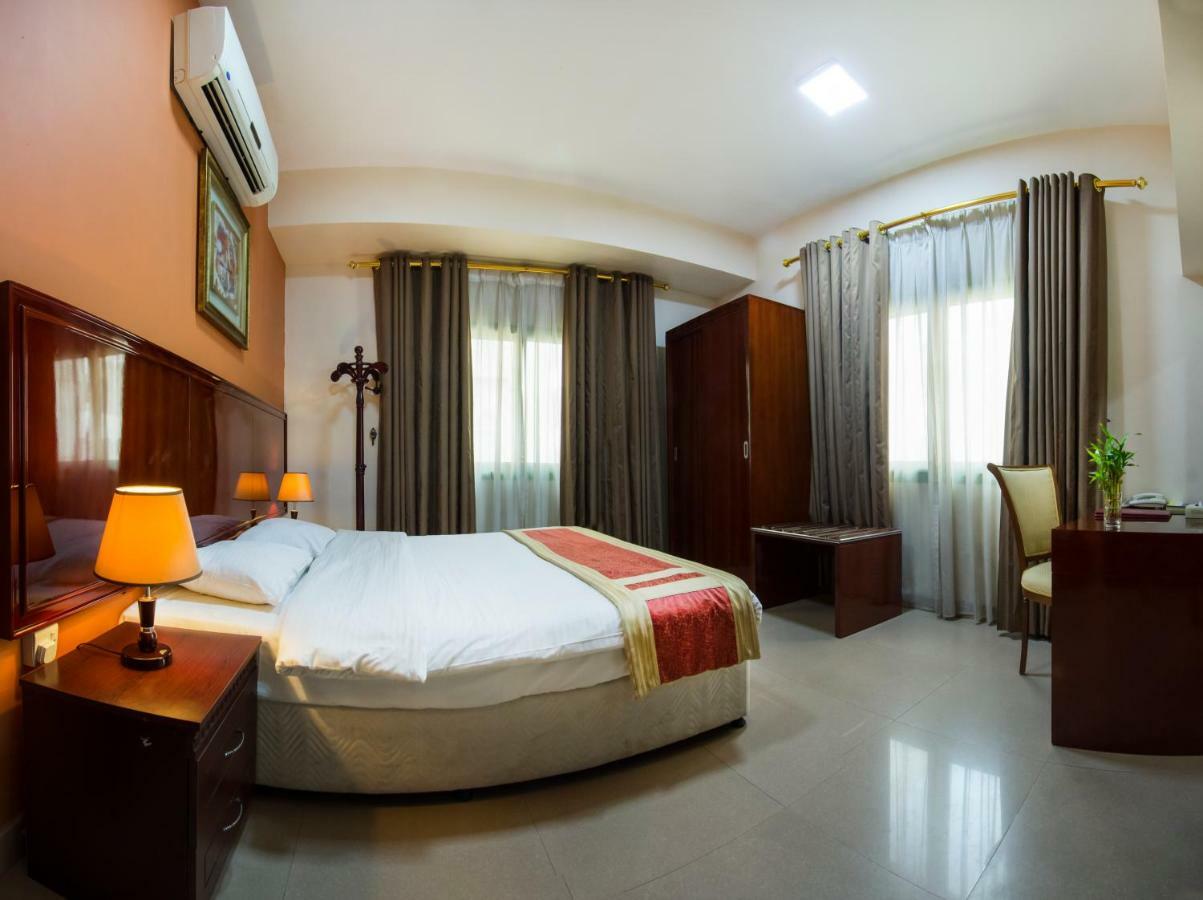 Safeer Plaza Hotel Маскат Екстериор снимка